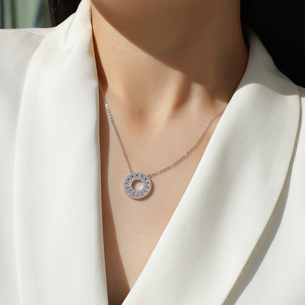 S925 Silver Plated 18K Platinum Circle Pendant Necklace with Small Moissanite