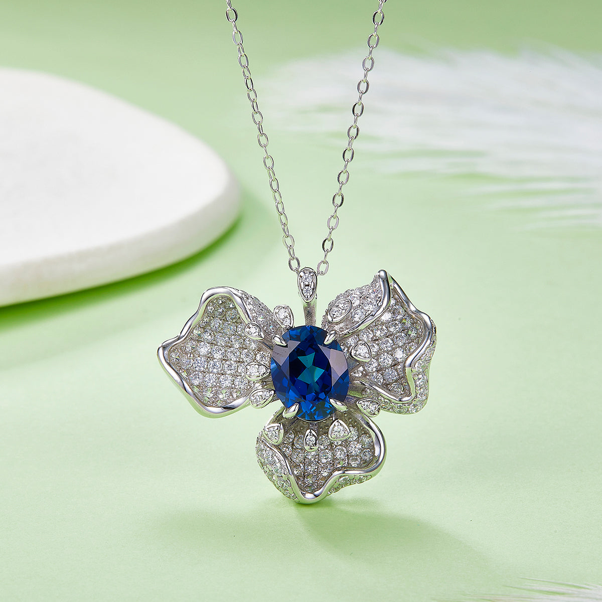 Oval Shape Lab Grown Gemstone Flower Pendant Necklace S925 Silver Plated 18K Platinum