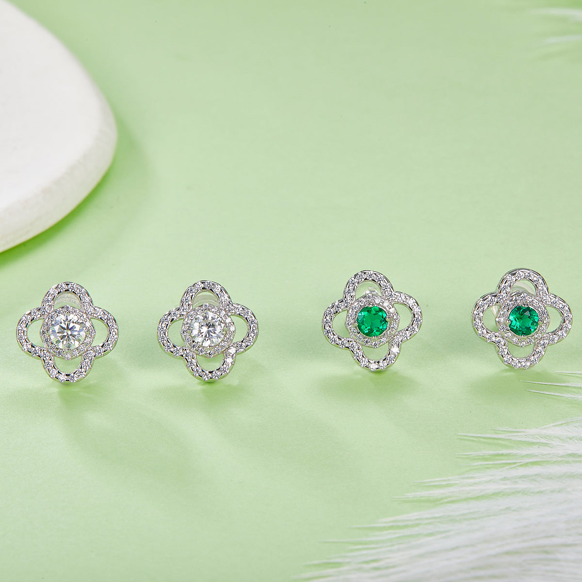 Four-Leaf Clover S925 Silver Plated 18K Platinum Stud Earrings with Round Cut Lab-Grown Emerald Moissanite