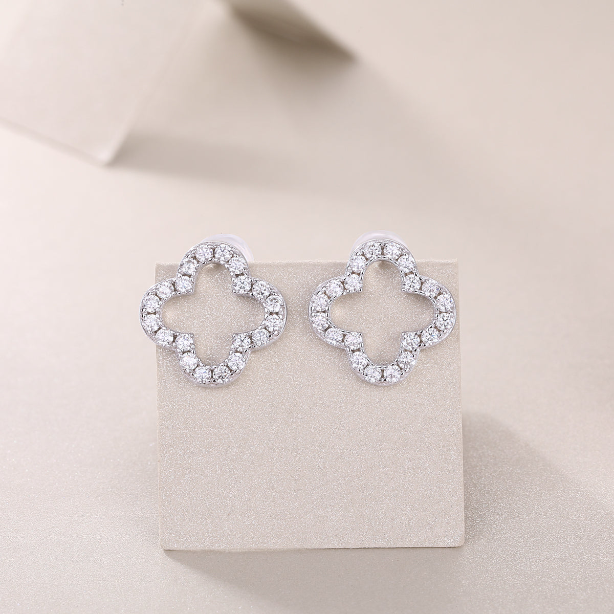 S925 Silver Plated 18K Platinum Moissanite Clover Stud Earrings
