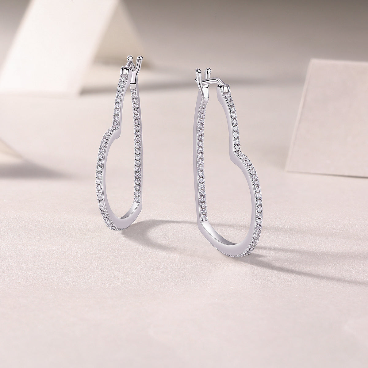 S925 Silver Plated 18K Platinum Heart Hoop Earrings Moissanite