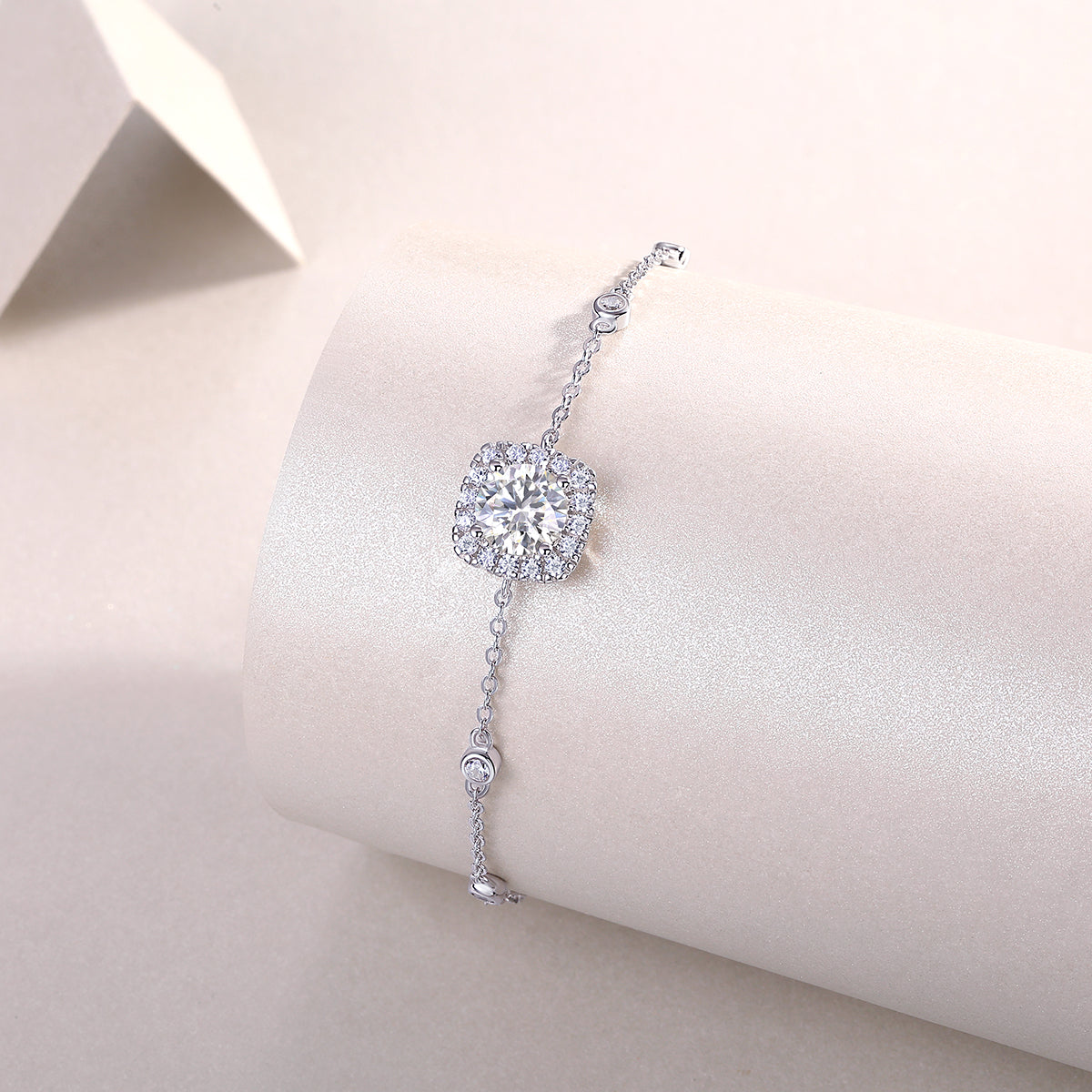 1.0 Carat Round Cut Moissanite Square Halo S925 Bracelet