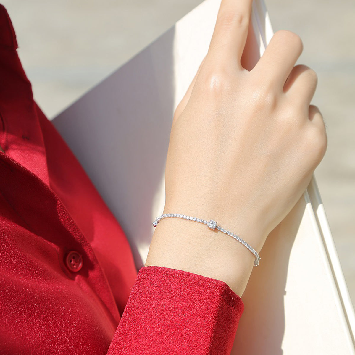 Planderful Moissanite Tennis Bracelet 0.3Ct Main Stone S925 Silver Plated Lux Gift For Her