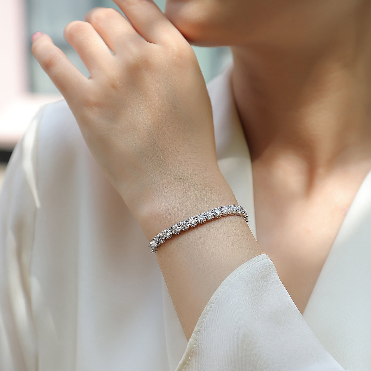 S925 Silver Plated 18K Platinum Bracelet with Row of Round Moissanite