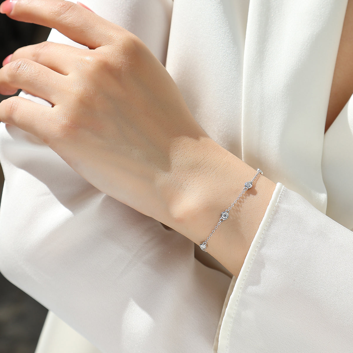 S925 Silver Plated 18K Platinum Bubble Bracelet with Round Moissanite