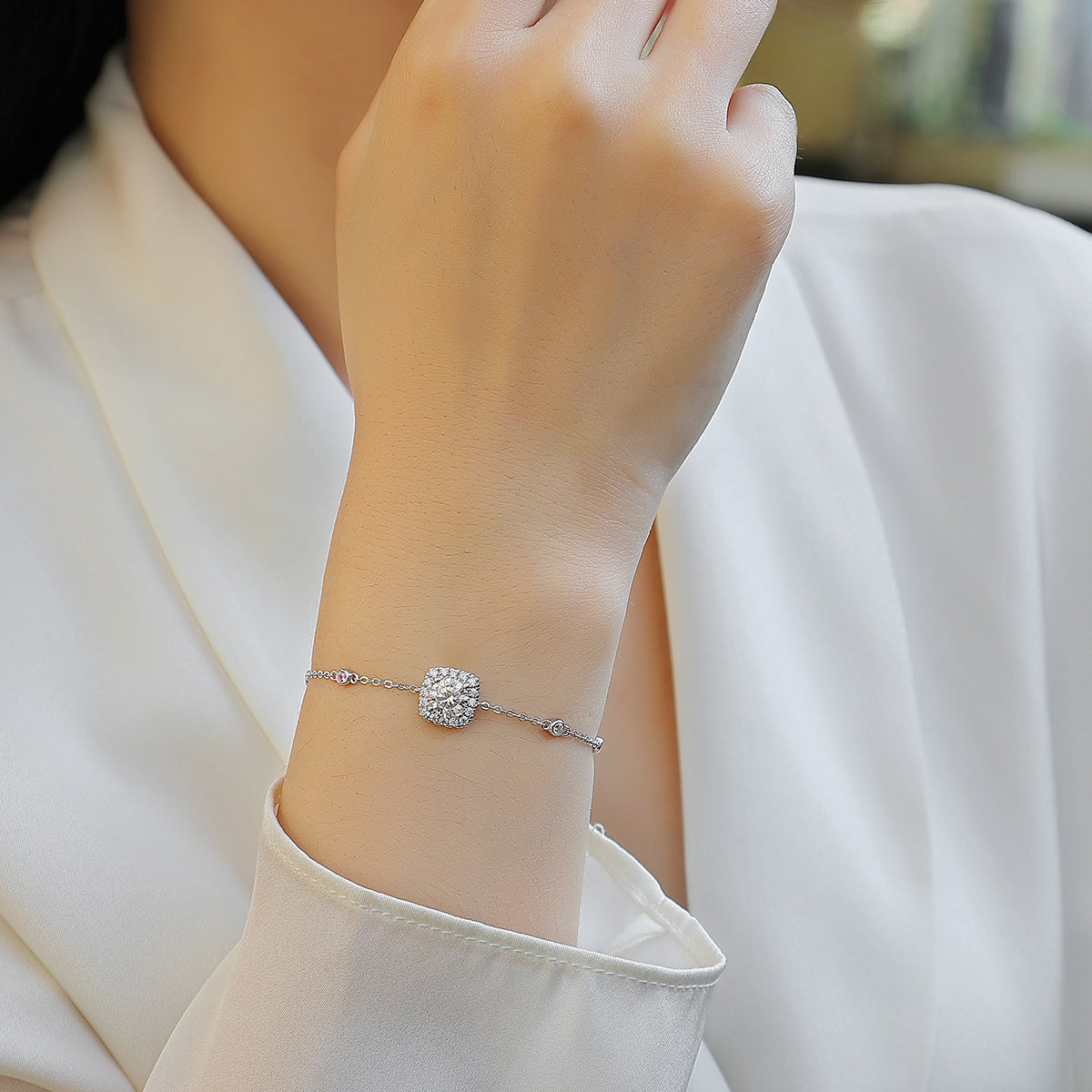 1.0 Carat Round Cut Moissanite Square Halo S925 Bracelet