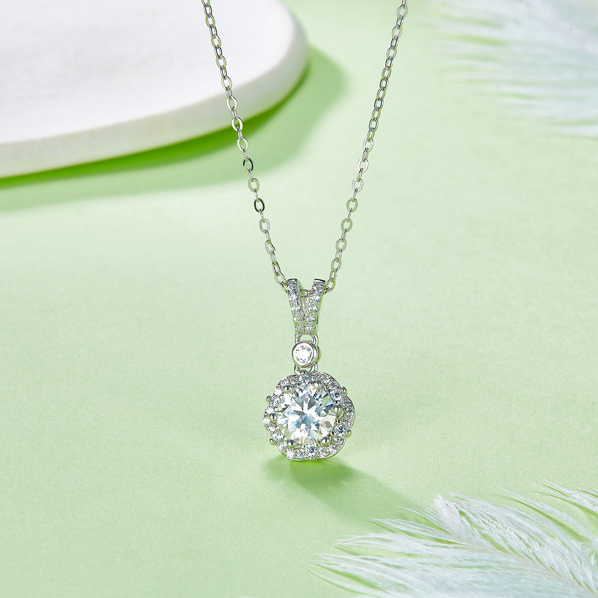 Planderful Moissanite Flower Pendant Necklace One Carat for Women Brilliant Sparkle S925 Silver Plated Platinum