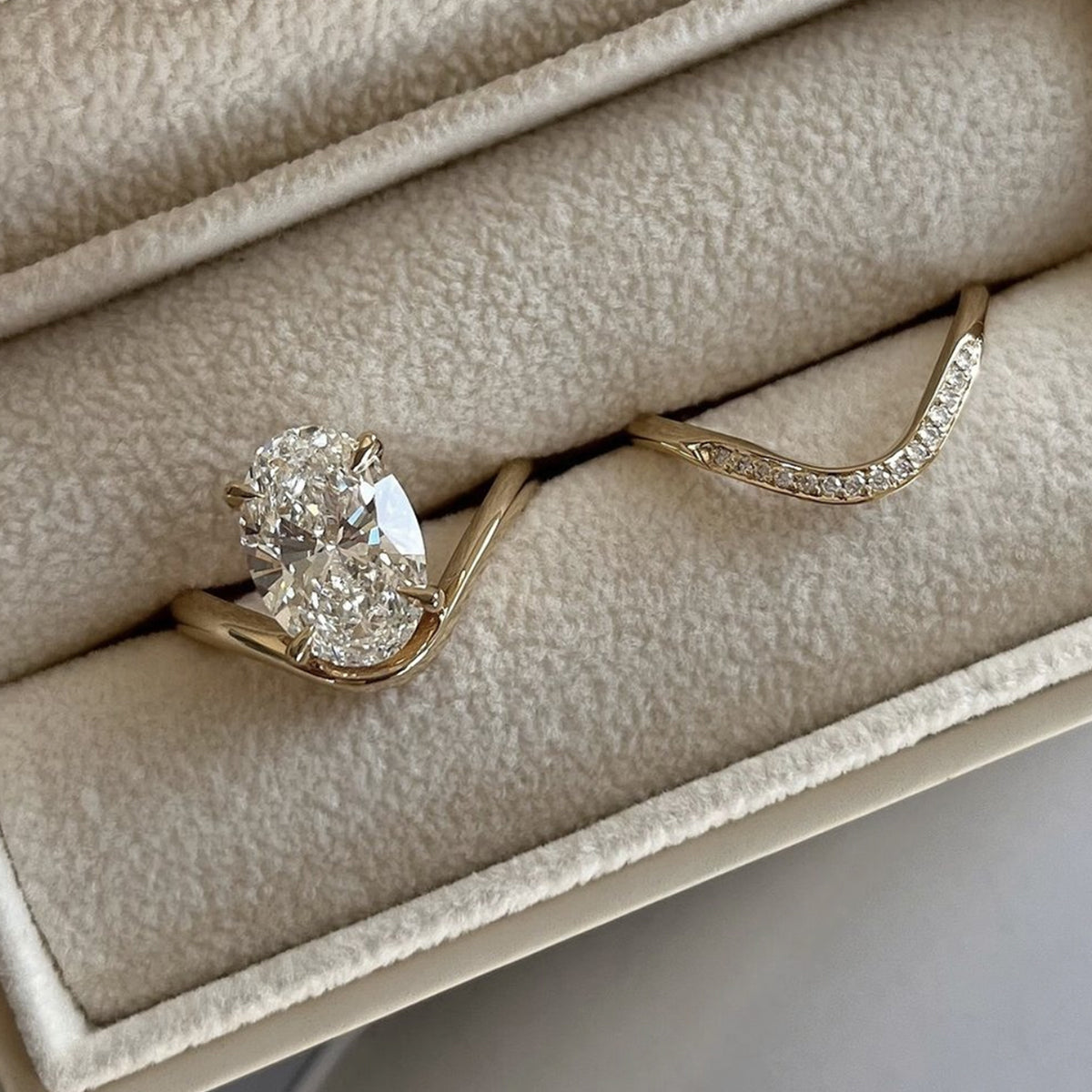 Planderful Oval Moissanite Ring Set 2.5CT S925 Sterling Silver V Shape For Brides Engagement