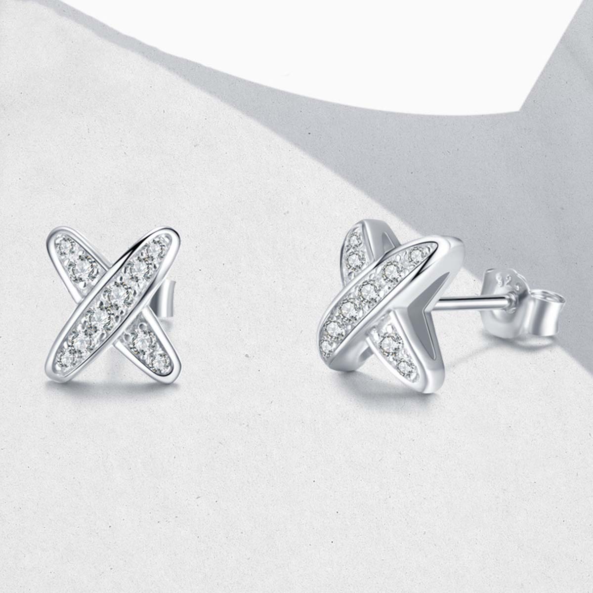 Planderful Moissanite Cross Stud Earrings S925 Silver Plated Platinum For Hip Hop Fashion Fans Brilliant Sparkle