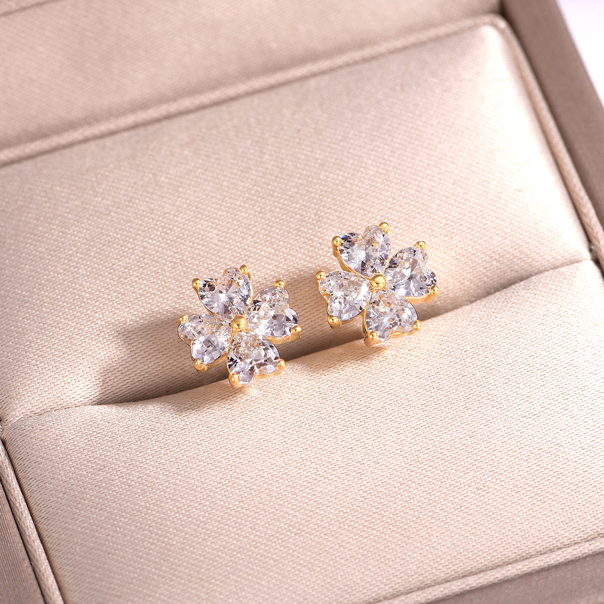 Planderful Moissanite Heart Clover Stud Earrings For Women Sparkling 2.4CT D VVS 3EX Sterling Silver Plated