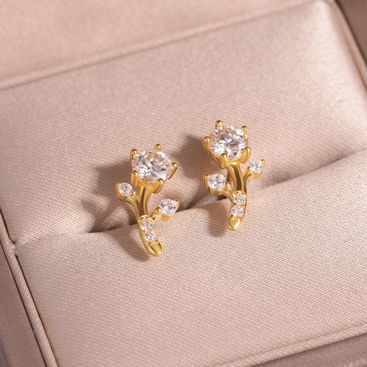 Planderful 1.0ct Moissanite Flower Stud Earrings Sparkling S925 Silver Gold Plated For Women