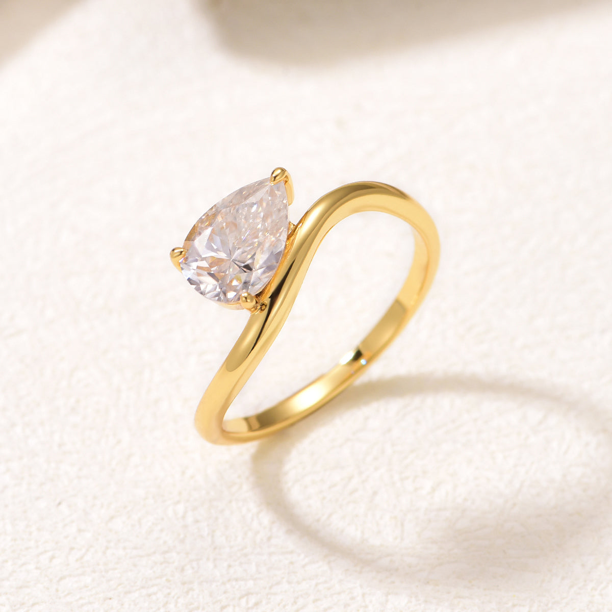 Planderful Moissanite Ring For Women 1.5CT Pear Shape Sparkling Wavy Gold Plated Sterling Silver