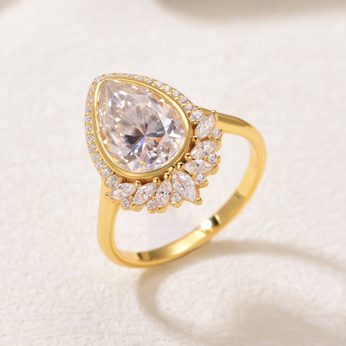 Planderful Pear Shaped Moissanite Halo Ring 4.0Ct S925 Silver Luxurious Engagement Gift For Her