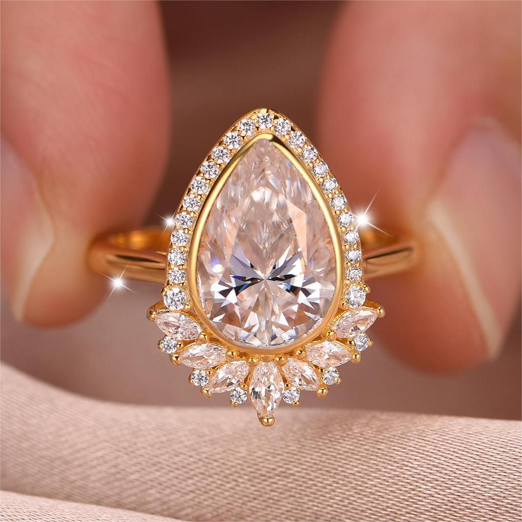 Planderful Pear Shaped Moissanite Halo Ring 4.0Ct S925 Silver Luxurious Engagement Gift For Her