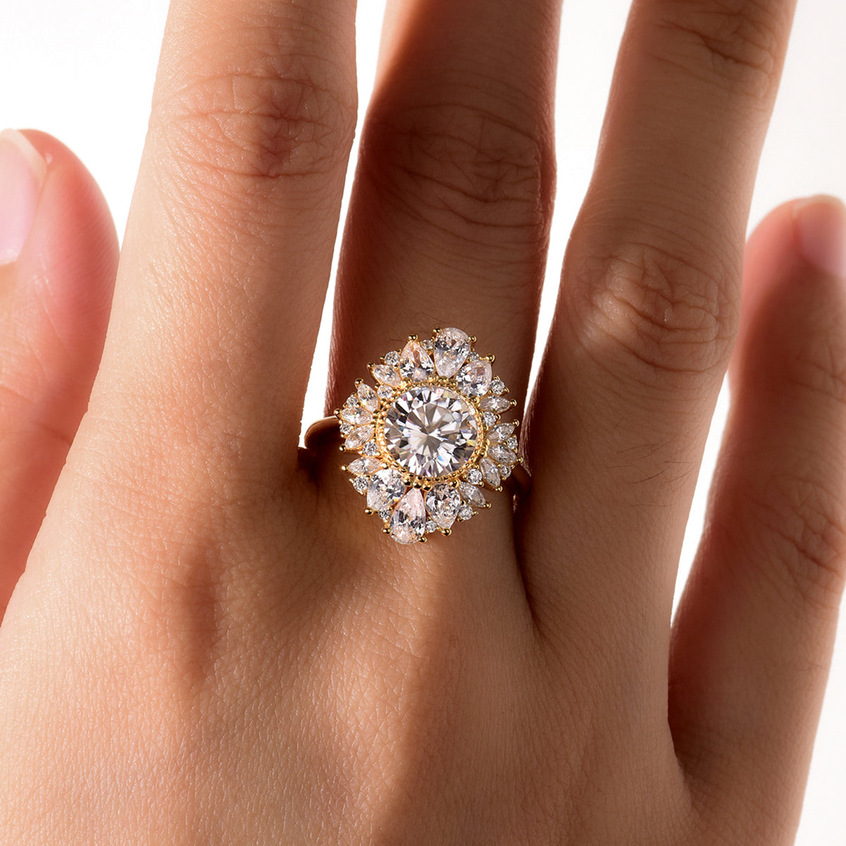 Planderful Moissanite Ring For Women Luxurious 2.0Ct Round Stone Gold Plated S925 Silver Flower Design