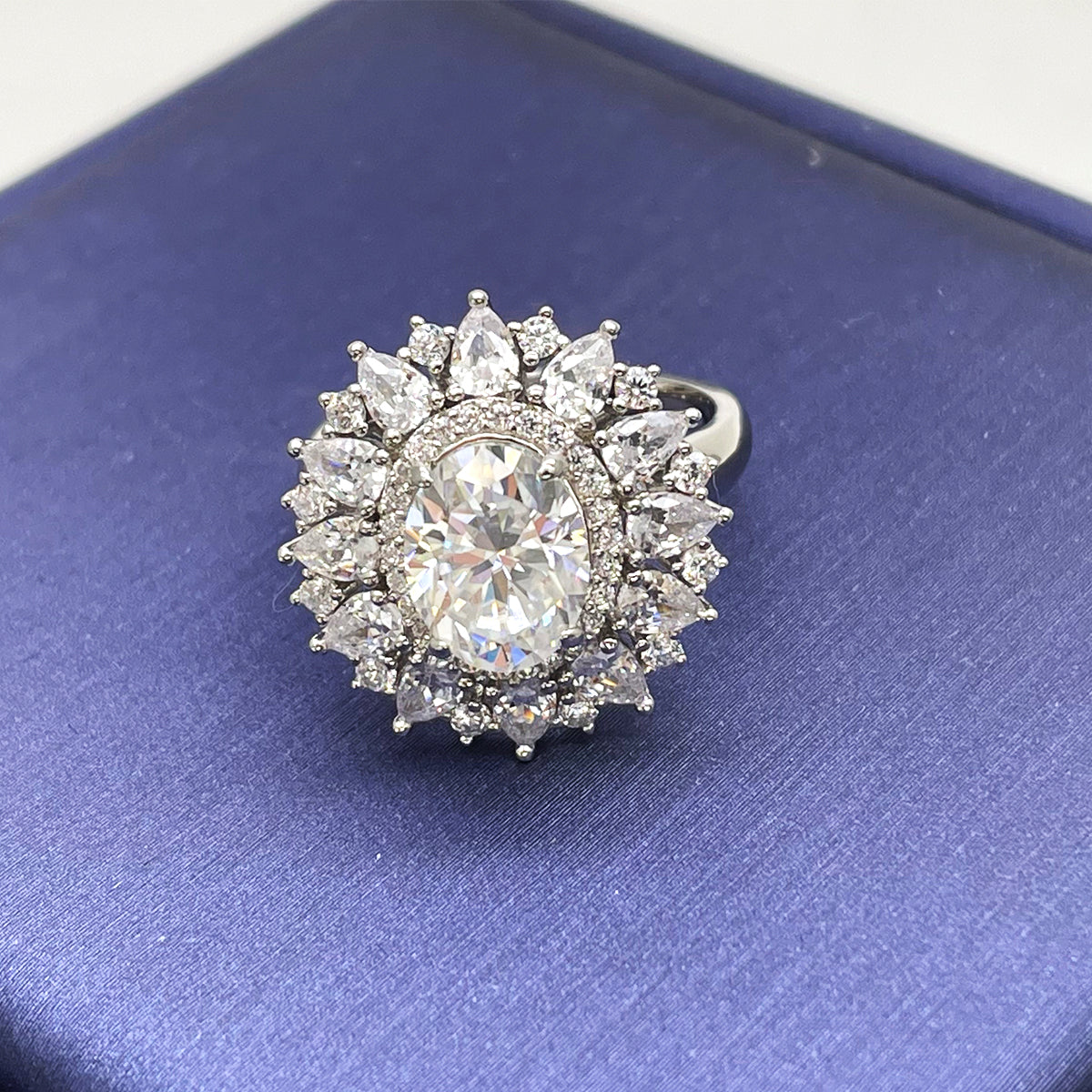 Planderful Moissanite Ring 2Ct Oval Stone With Petal Halo Sparkling S925 Silver Plated Luxury For Women