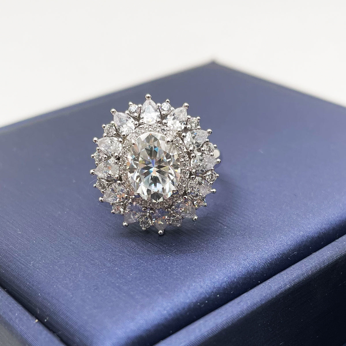 Planderful Moissanite Ring 2Ct Oval Stone With Petal Halo Sparkling S925 Silver Plated Luxury For Women