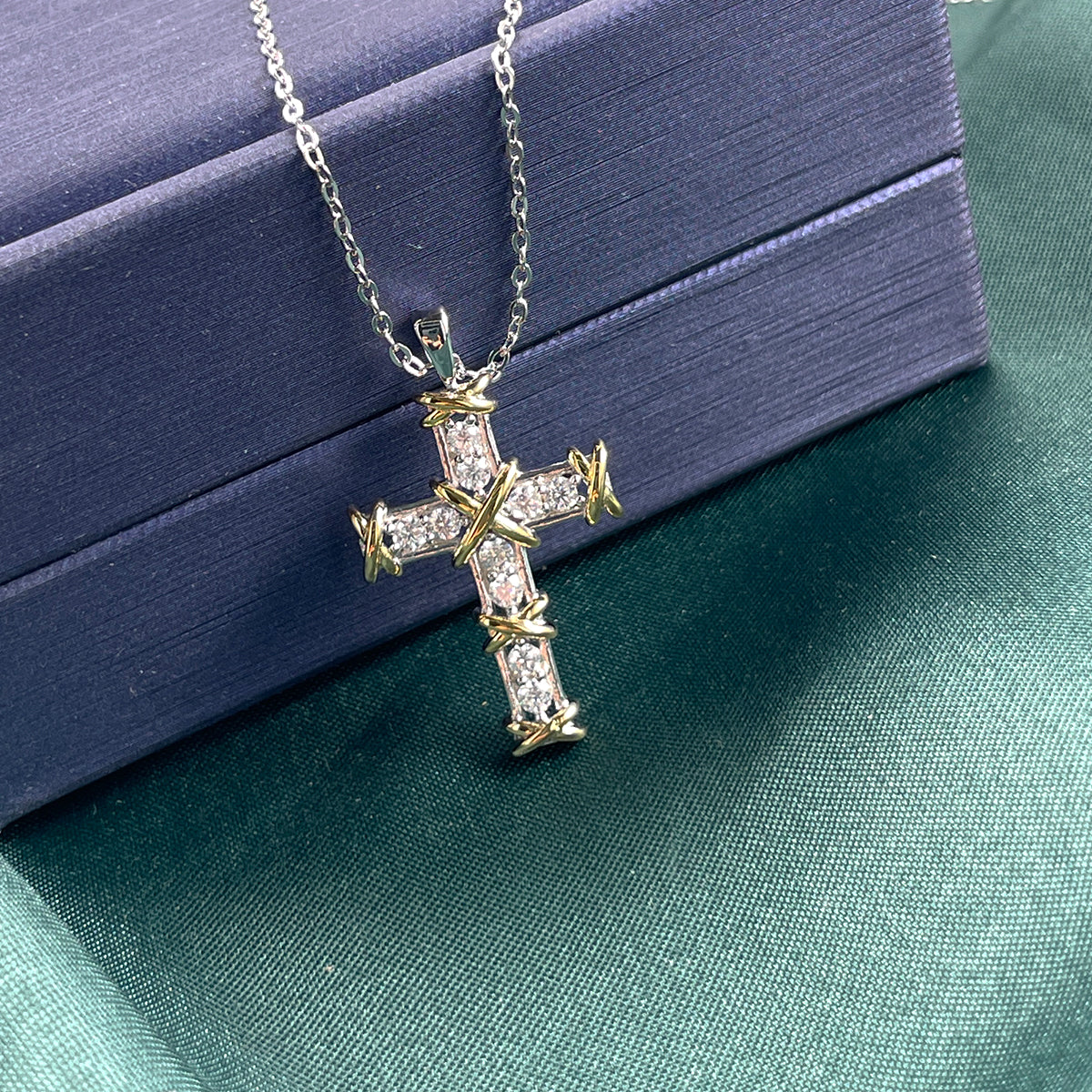 Planderful Moissanite Cross Necklace 0.45ct Gleaming Two Tone S925 Silver Plated Pendant For Women
