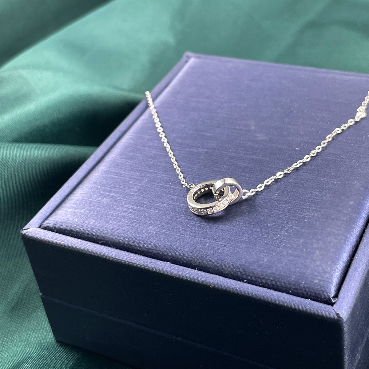 Planderful Moissanite Double Ring Interlocking Pendant Necklace For Women 0.13ct S925 Silver Plated