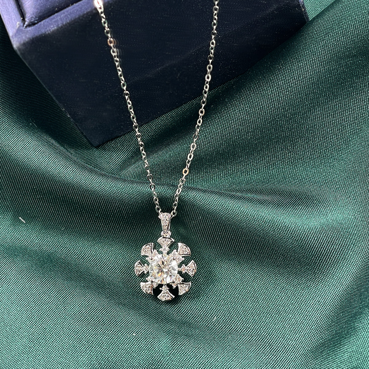 Planderful Moissanite Windmill Pendant Necklace 1.0CT Sparkling Sterling Silver Plated For Her