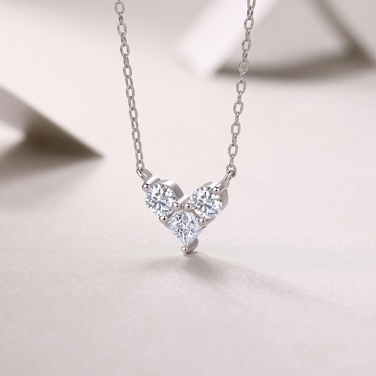 Planderful Moissanite Heart Pendant Necklace 1.0ct S925 Silver Plated Platinum D VVS 3EX Sparkling Gift For Her