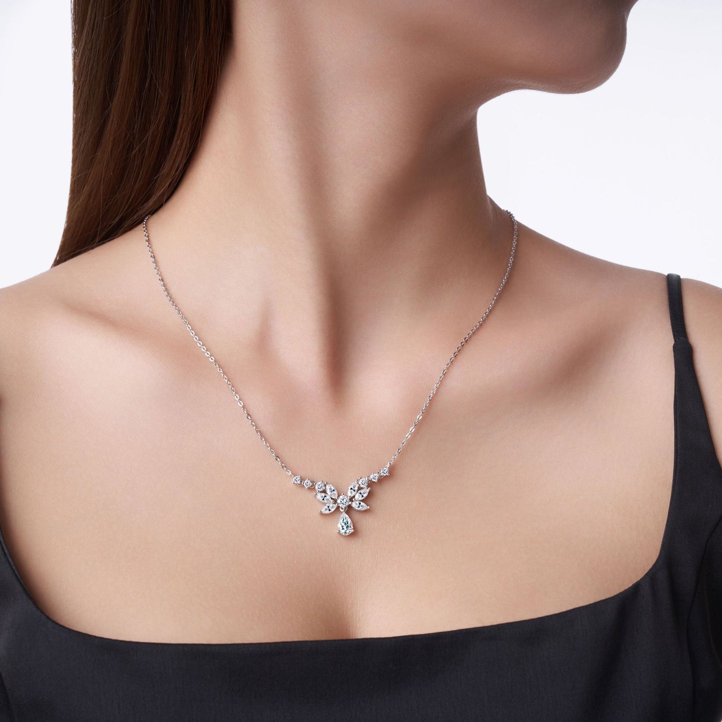 Planderful S925 Silver Plated Moissanite Angel Wing Necklace 3.44ct Pear Moissanite For Her Luxurious Gift