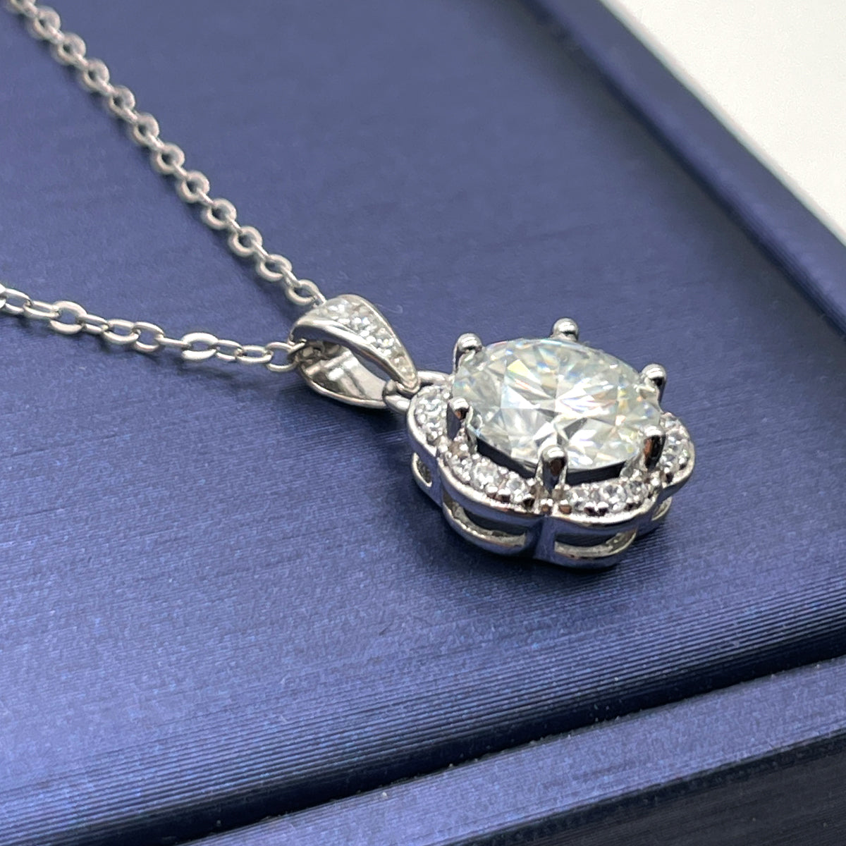 Planderful Moissanite Necklace Sparkling Clover For Women