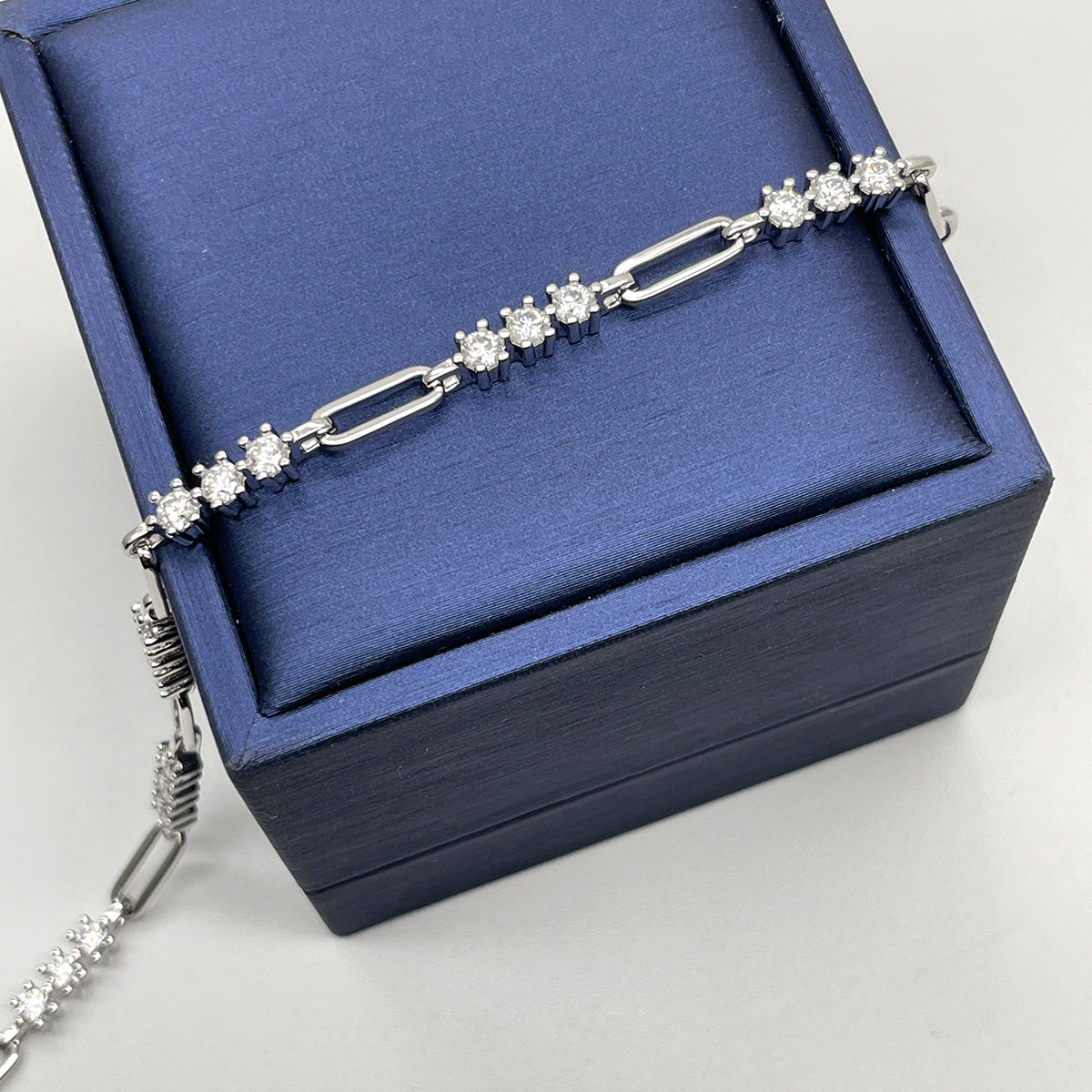 Planderful Moissanite Sparkling Bracelet Two Point One Carat S925 Silver Plated Geometric Buckle For Her