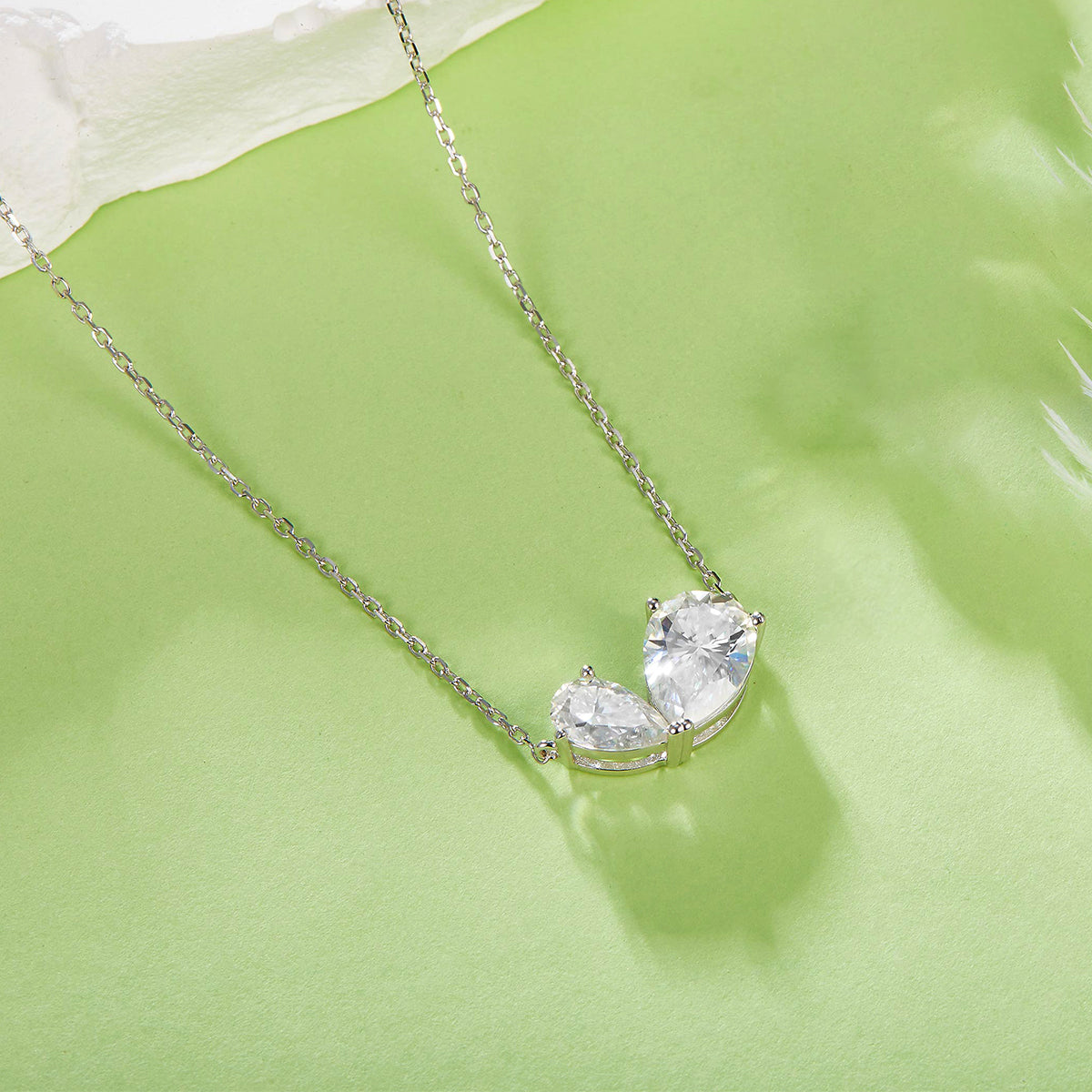 Planderful 3.0ct Pear Shaped Moissanite Pendant Sparkling S925 Silver Plated Necklace For Elegant Brides