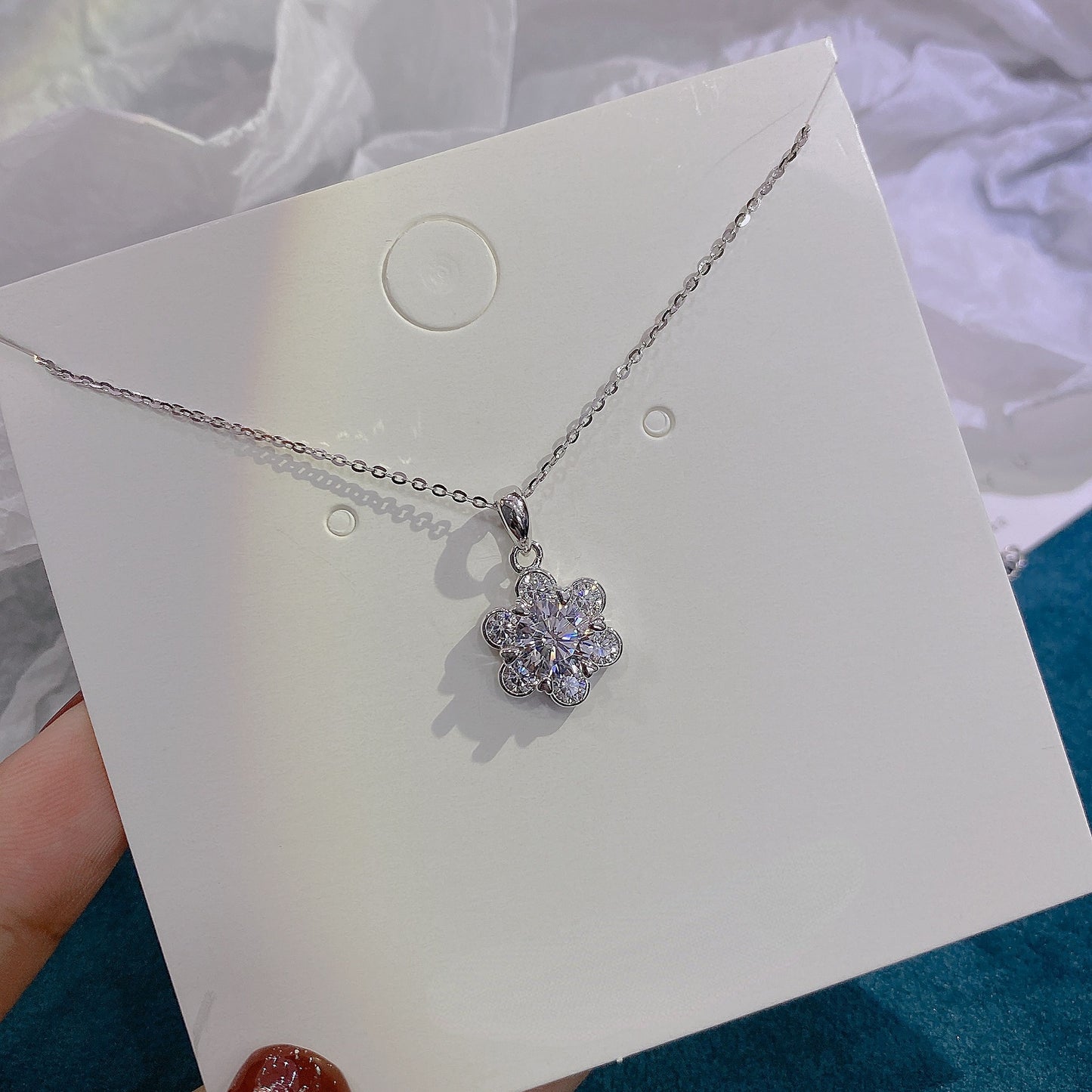 Round Zircon Flower Pendant Silver Necklace for Women