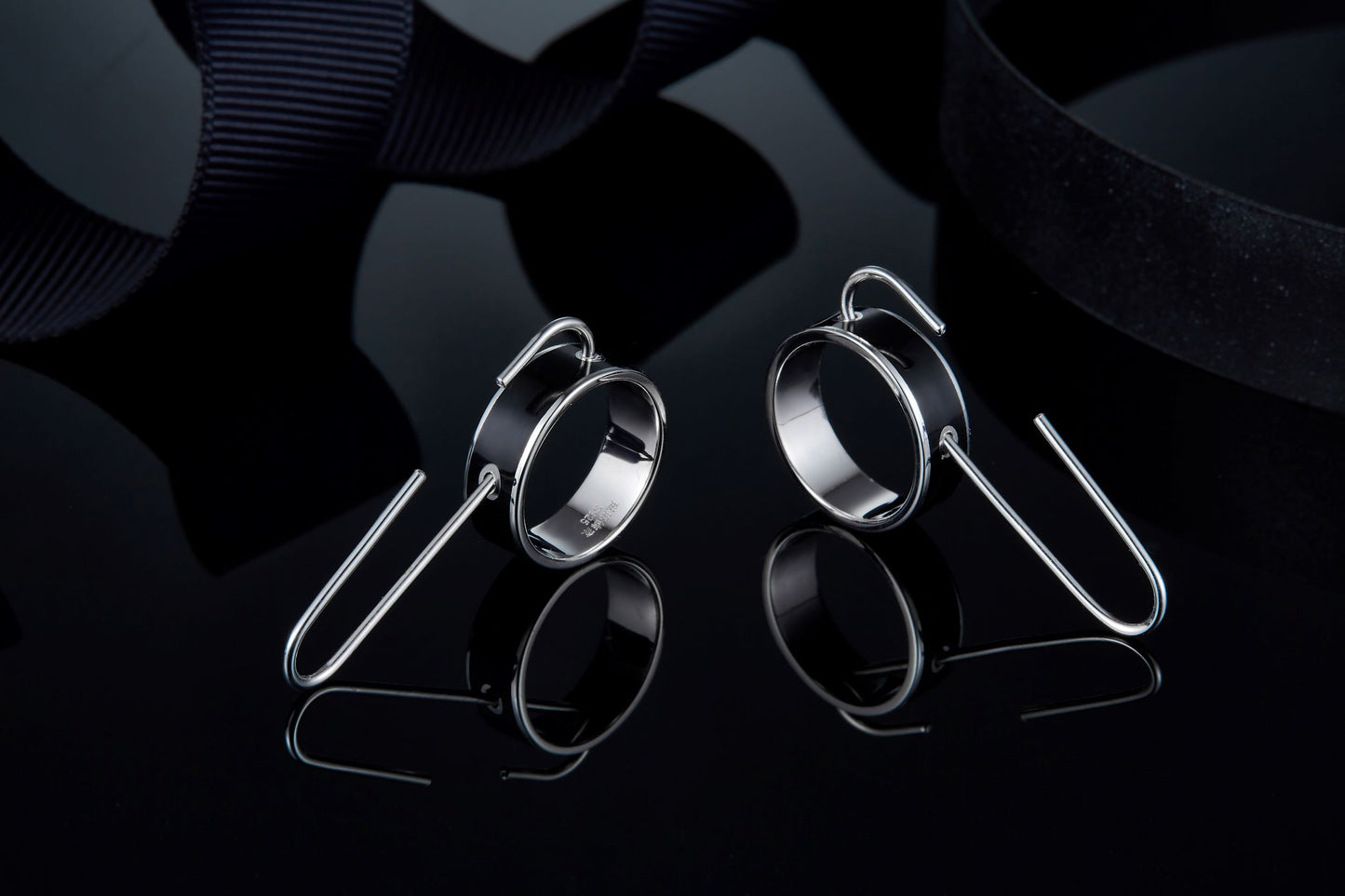 (Two Colours) Metal Circle Enamel Drop Earrings for Women