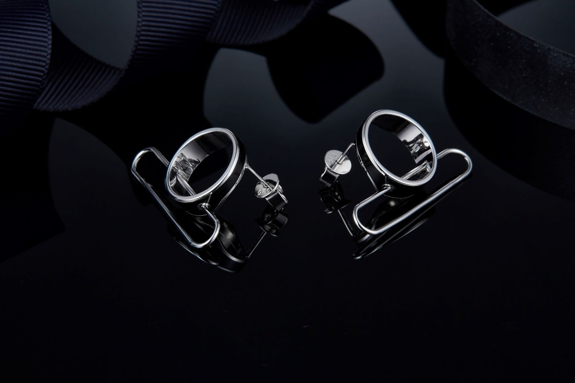 (Two Colours) Metal Circle Enamel Studs Earrings for Women