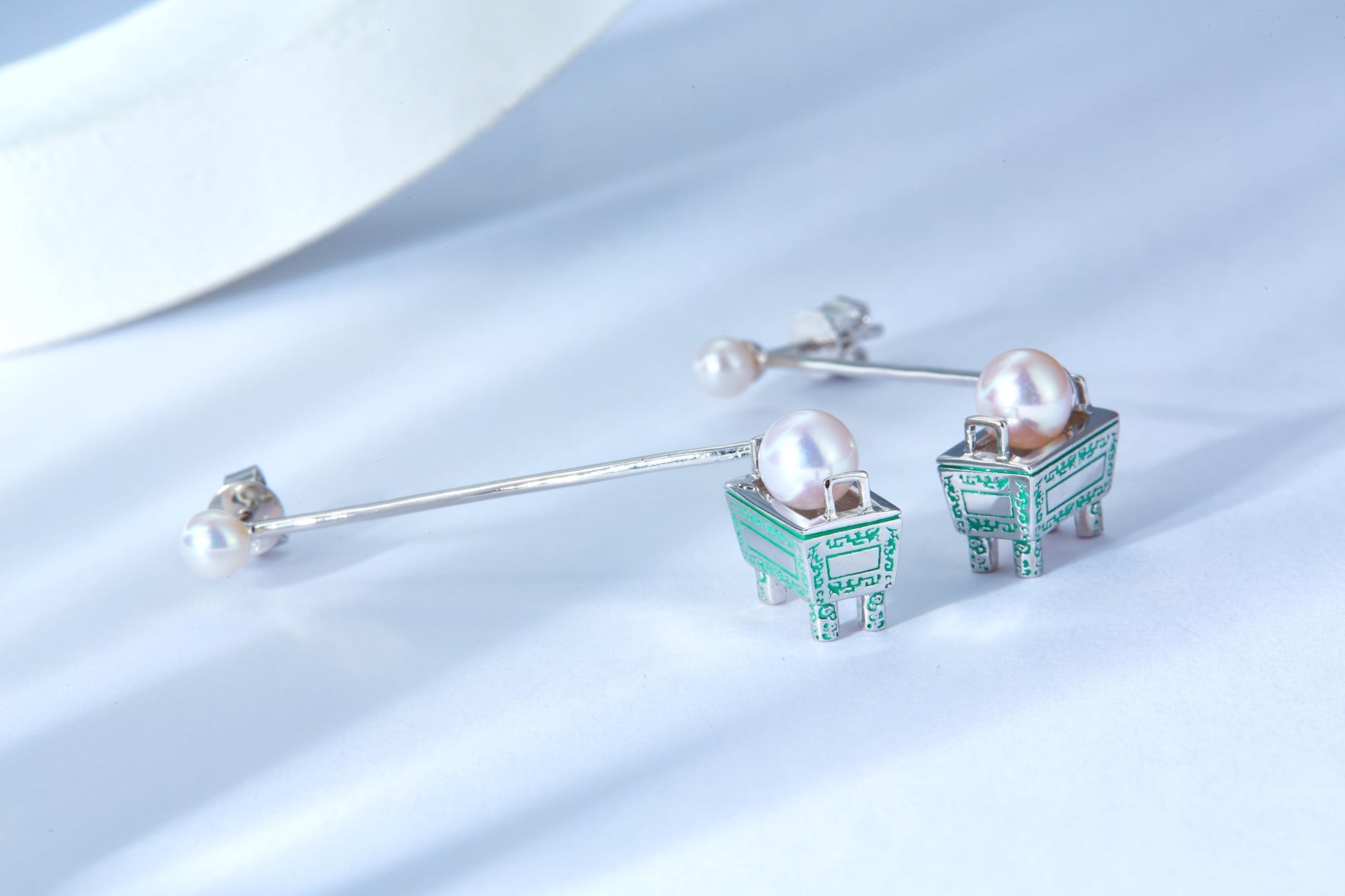 Quadripod Ding Enamel with Pearl Silver Drop Earrings for Women