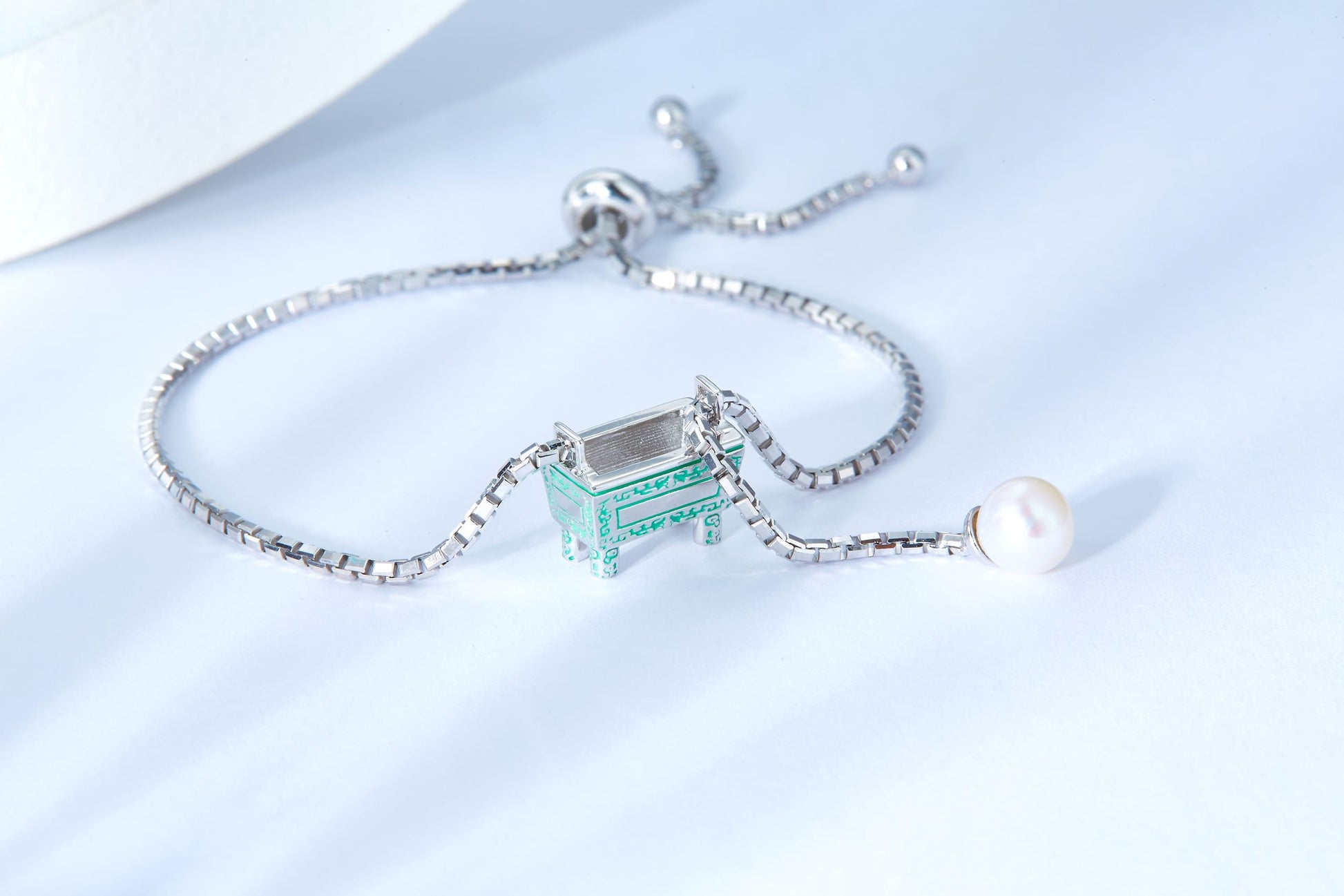 Quadripod Ding Enamel with Pearl Silver Bracelet for Women