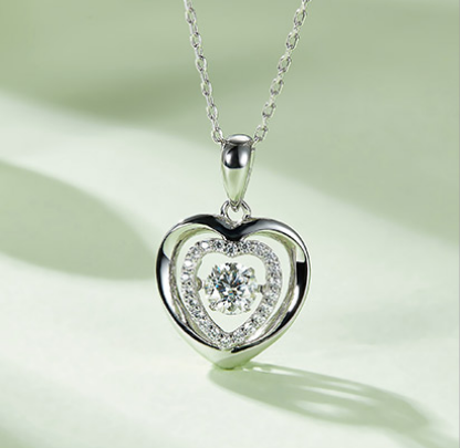 (0.5CT) Moissanite Stone Heart Pattern Spirituel Necklace for Women