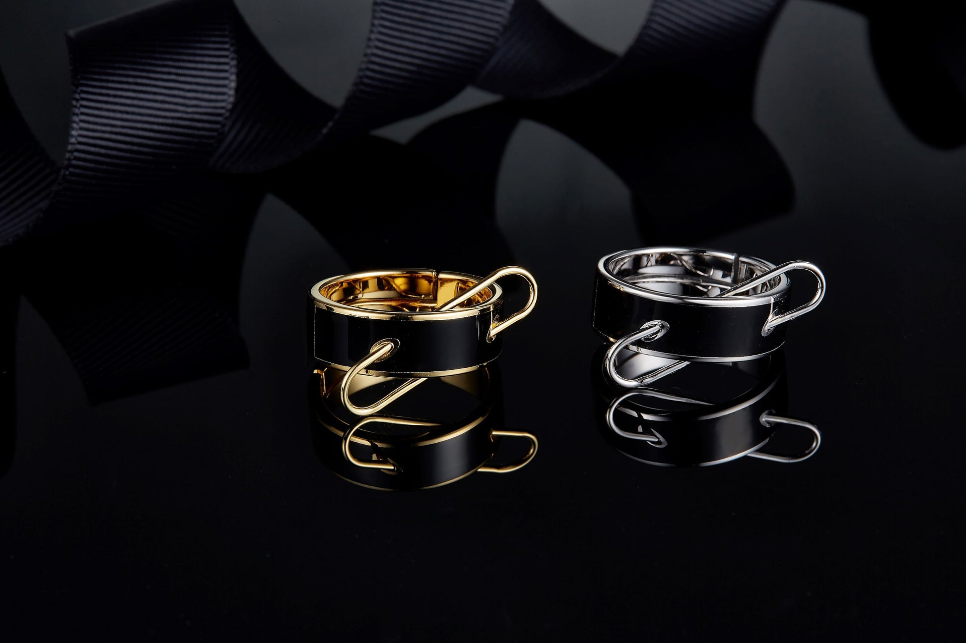(Two Colours) Metal Circle Enamel Ring for Women