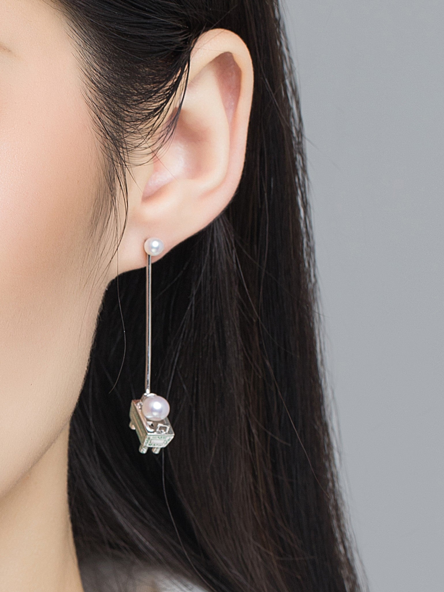 Quadripod Ding Enamel with Pearl Silver Drop Earrings for Women