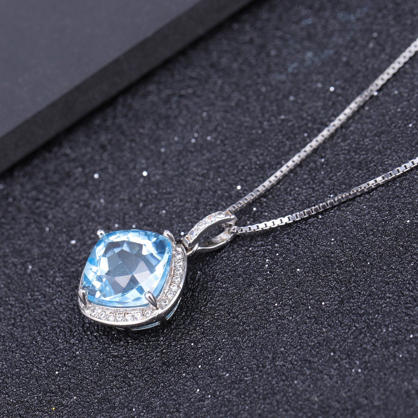European Simple Fashion Style Inlaid Natural Topaz Soleste Halo Pendant Silver Necklace for Women