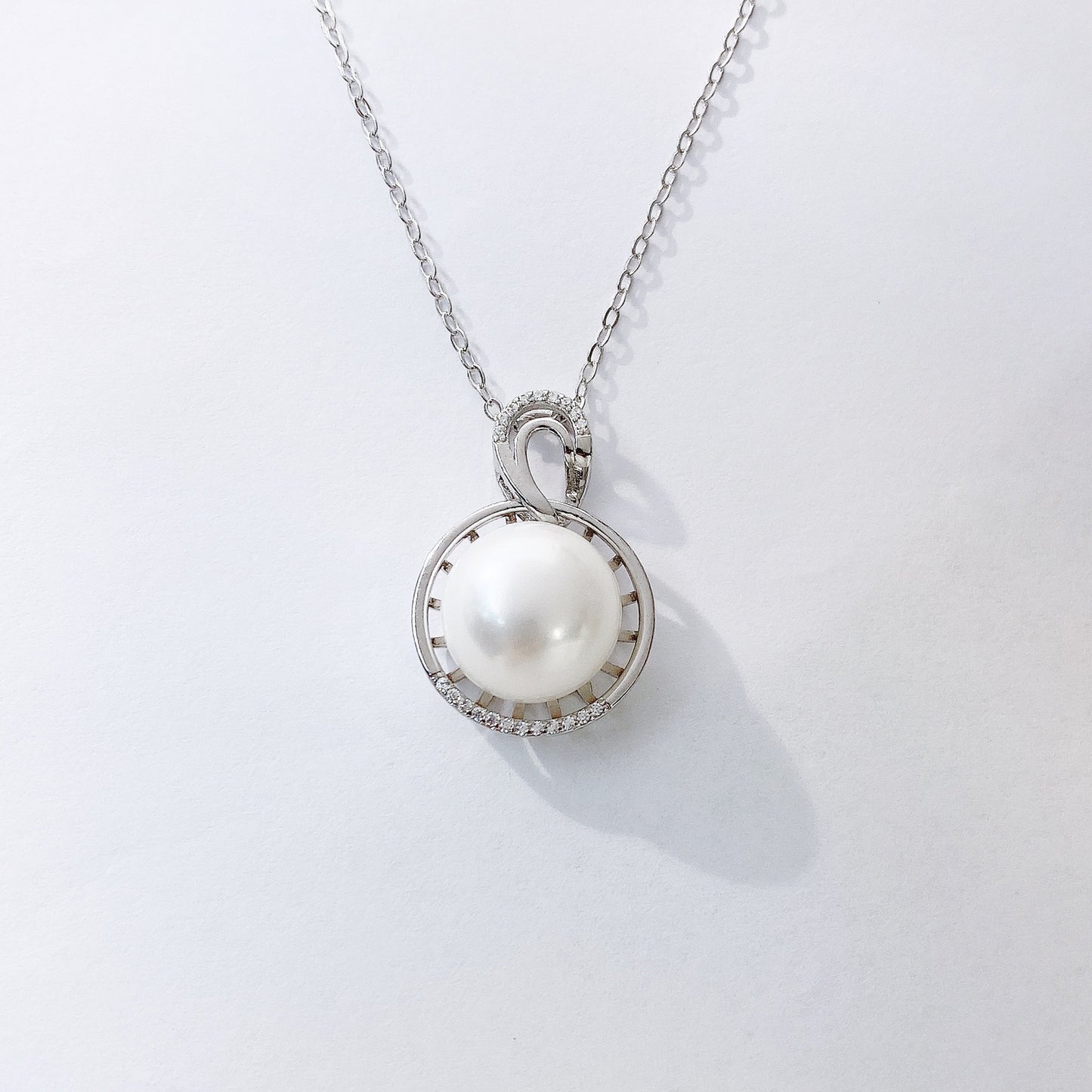 Natural Freshwater Pearl Circle Pendant Silver Necklace for Women