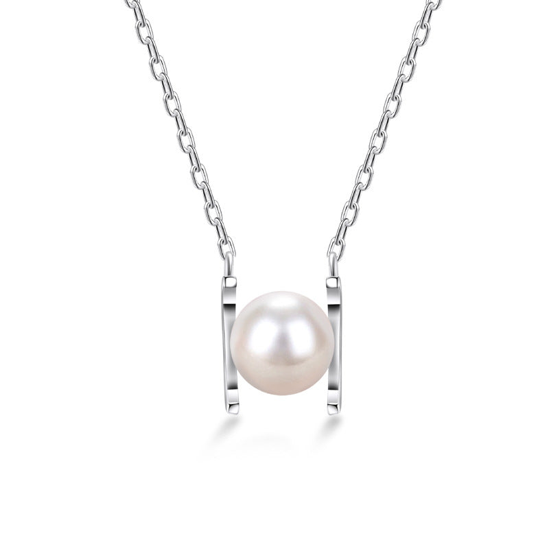 Exquisite Small Sleigh with Freshwater Pearl Silver Necklace for Women