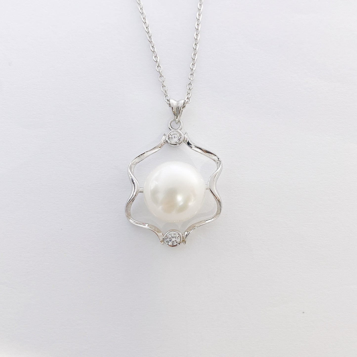 Natural Pearl Hollow Geometric Shape Pendant Silver Necklace for Women
