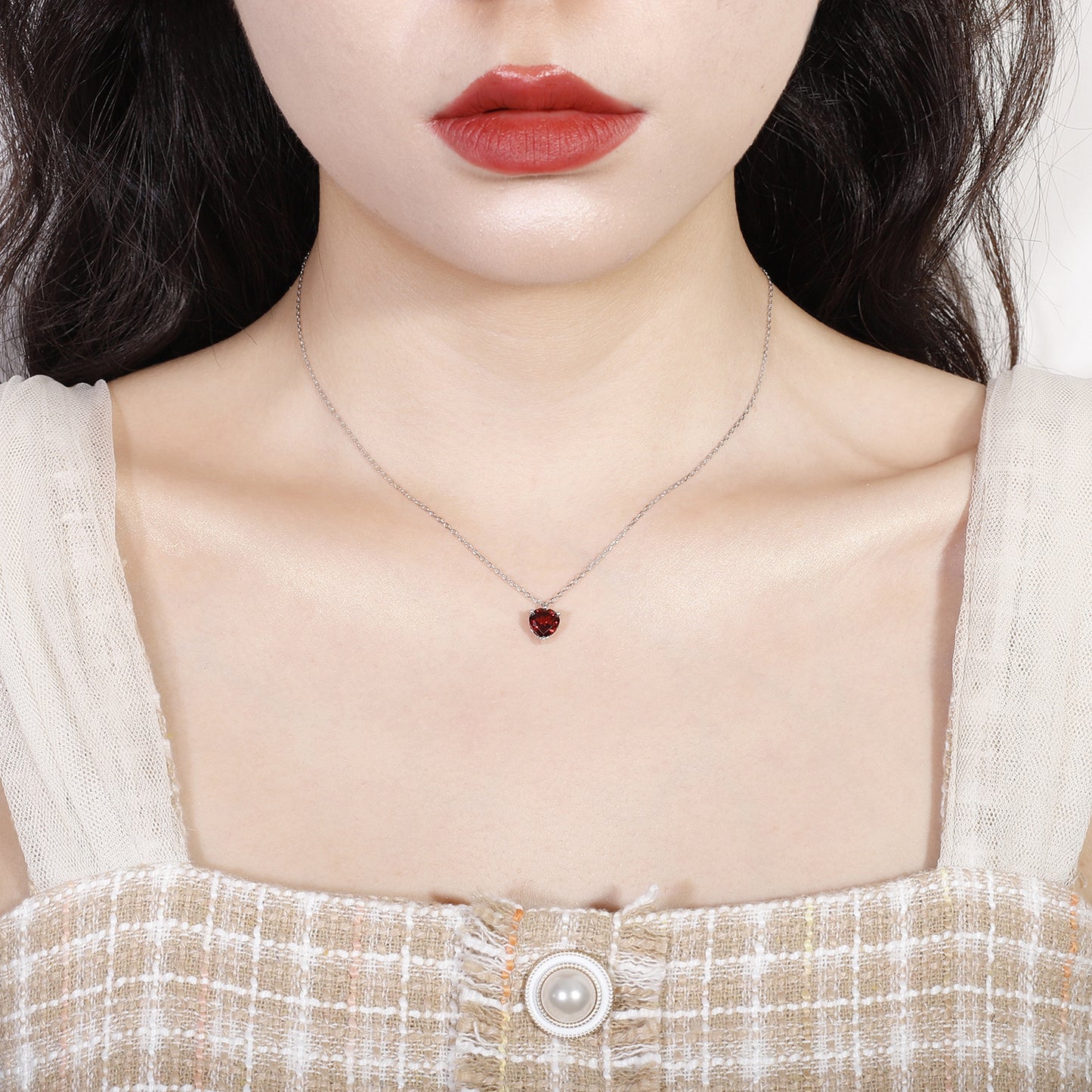 Light Luxury Simple Fashion Design Inlaid Natural Colourful Gemstone Love Pendant Silver Collarbone Necklace for Women