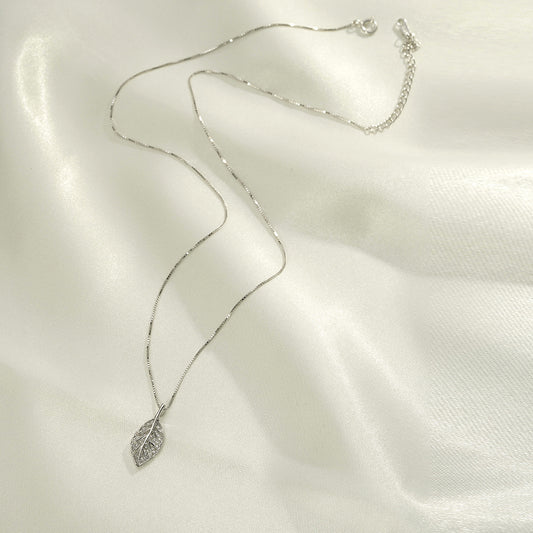 (Two Colours) White Zircon Leaf Solitaire Pendants 925 Silver Collarbone Necklace for Women