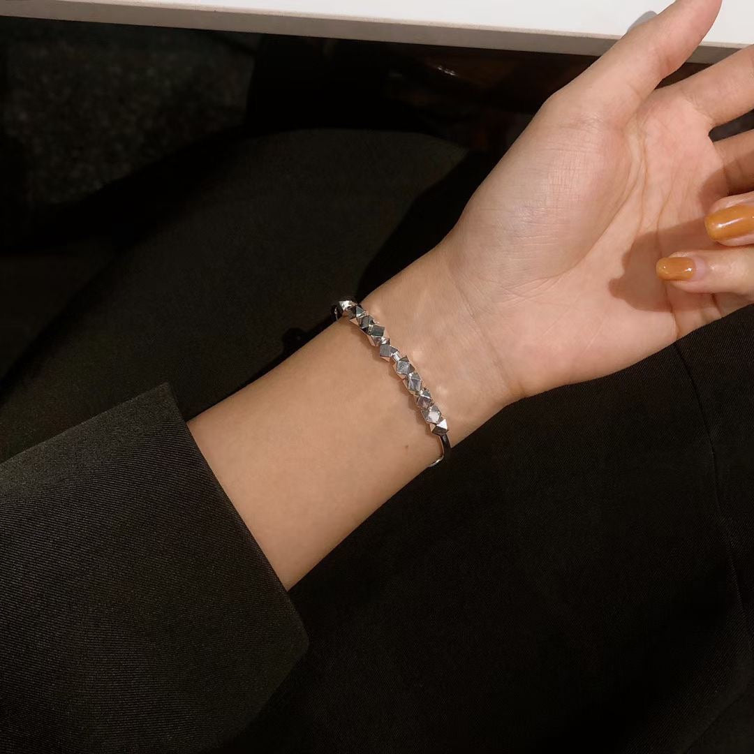 Rotatable Fragmented Beading Silver Bracelet for Women