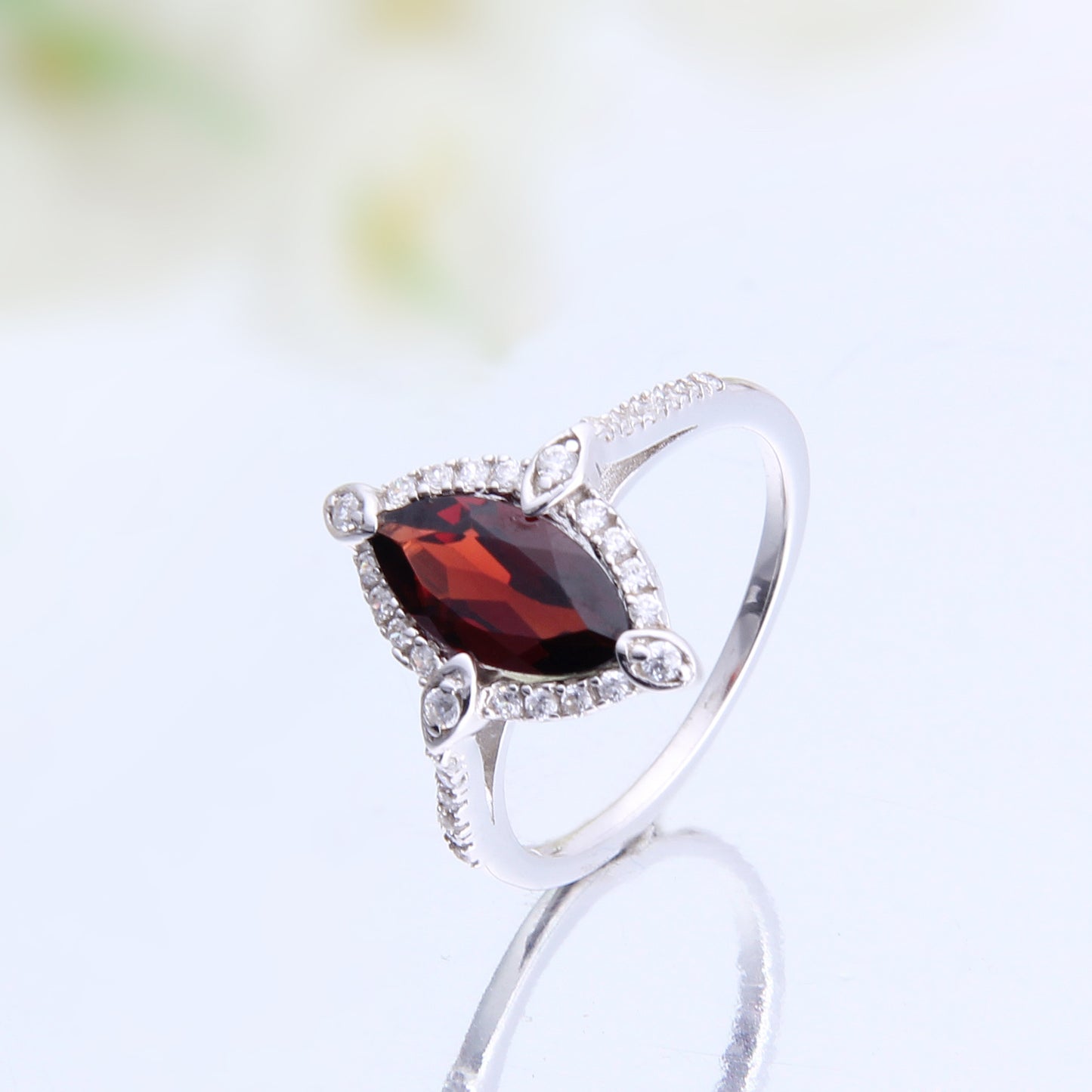 Luxurious Natural Garnet s925 Silver Inlaided Ring for Women