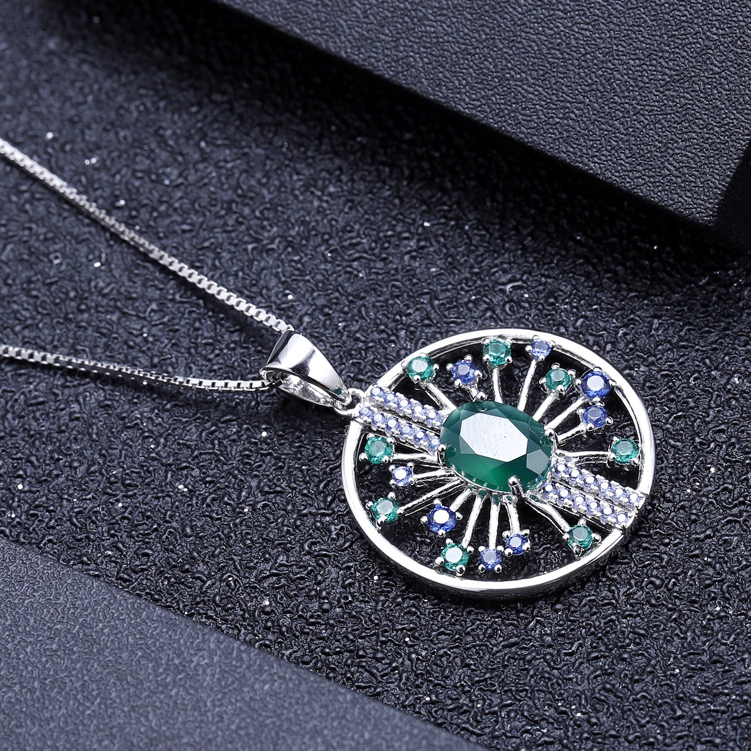 Premium Retro Design Natural Green Agate Pendant Silver Necklace for Women