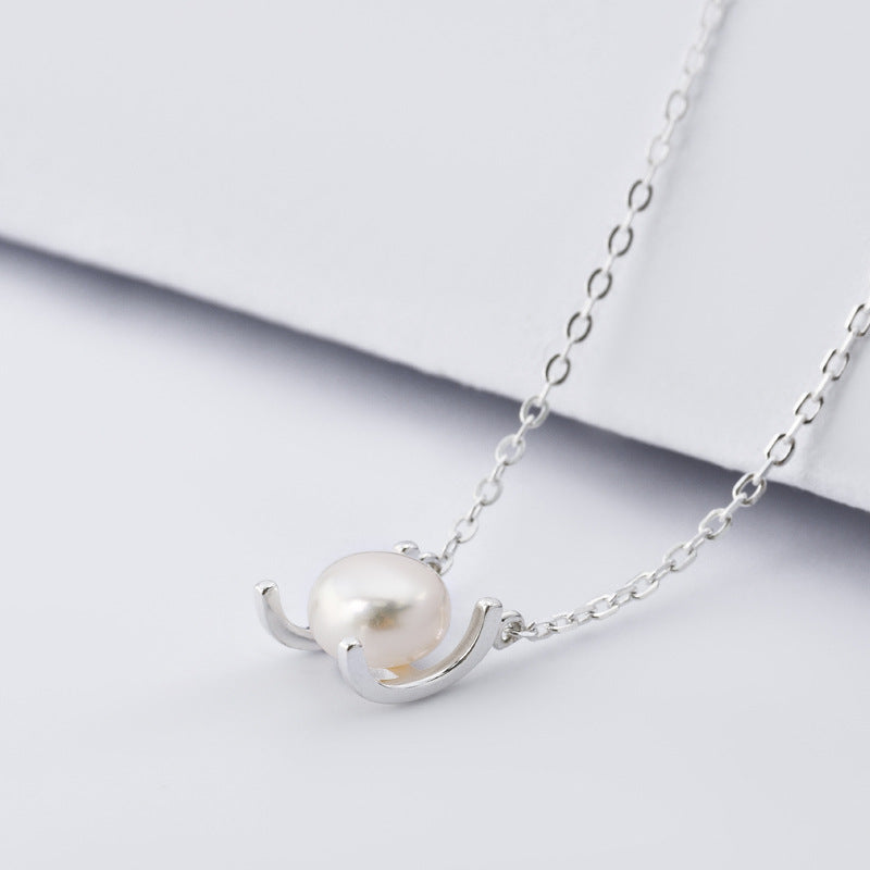 Exquisite Small Sleigh with Freshwater Pearl Silver Necklace for Women