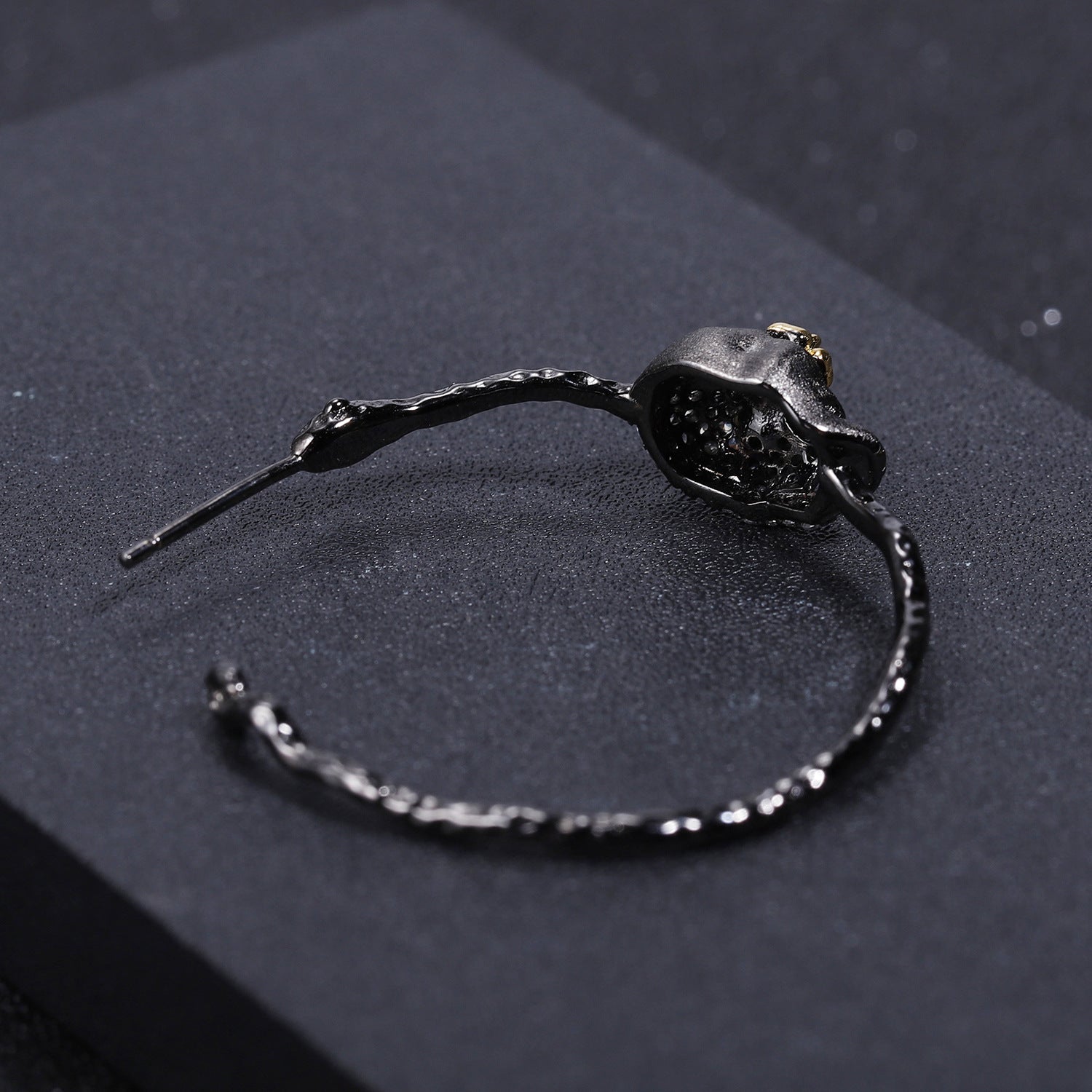 Dark Retro Design inlaid crystal Halloween Skull Silver Studs Earrings for Women