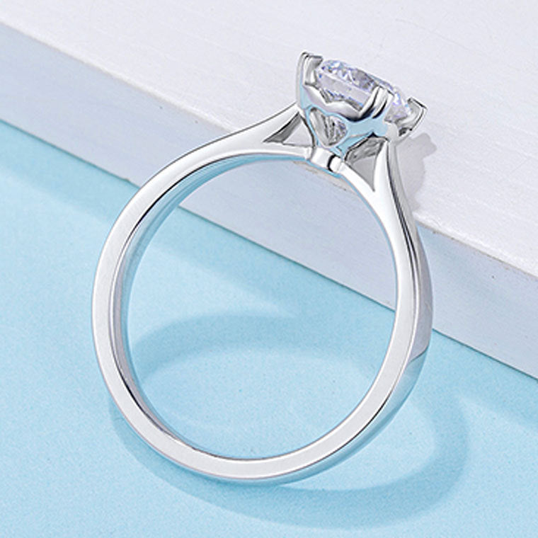Love Four Prongs 1.0 Carat Round Cut Moissanite Engagement Ring