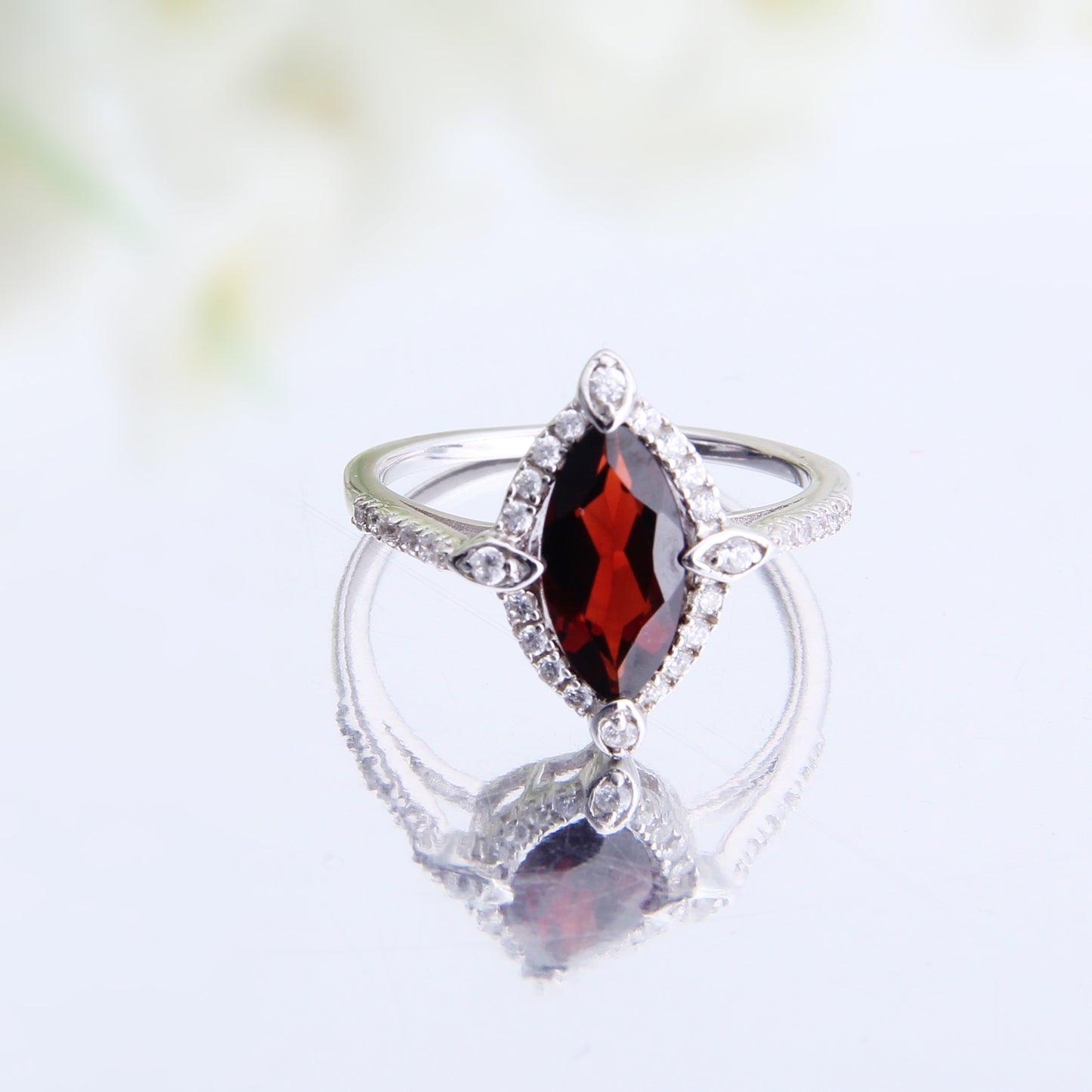 Luxurious High-grade Natural Garnet s925 Silver Inlaided Ring for Women